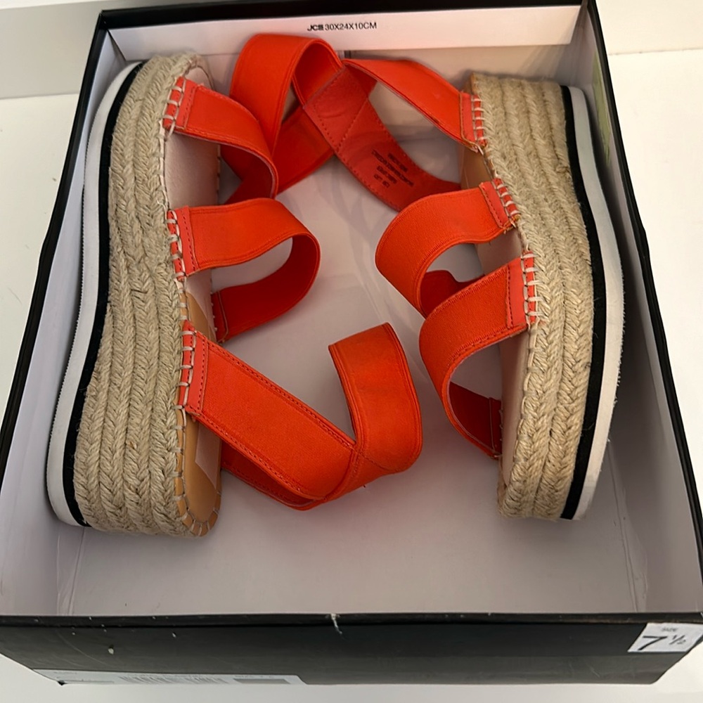 Dolce Vita “Lury” wedge sandal in coral elastic women’s size 7.5